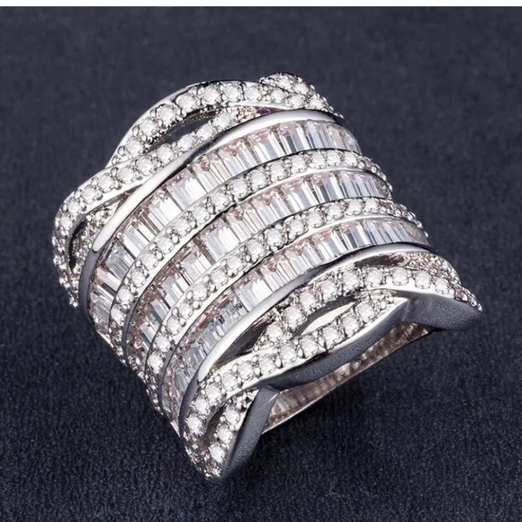 Luxury 925 Silver Princess Cut White SapphireRing - Picture 4 of 4